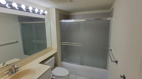11_Bathroom_Master