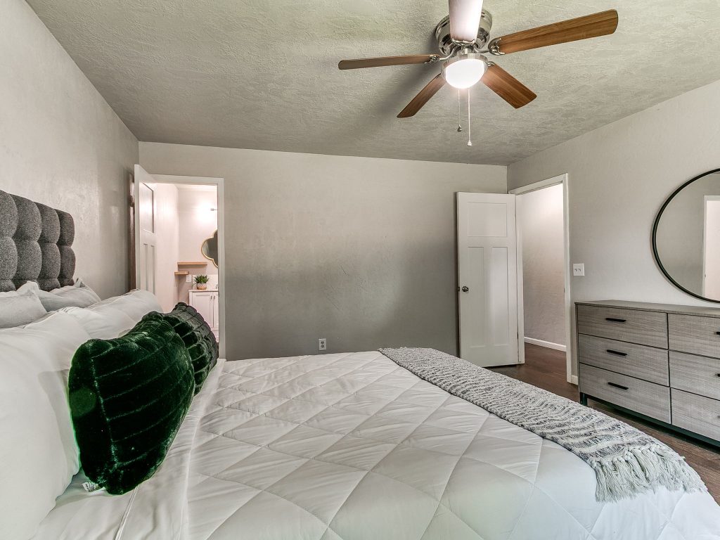 48-web-or-mls-1213-Mockingbird-Ln-Edmond-OK-73034-49